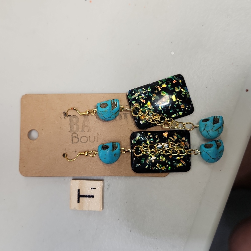 👻Handmade Distressed Sugar Skull Glitz/Gold Colored Chain Accent Earrings - Picture 5 of 5